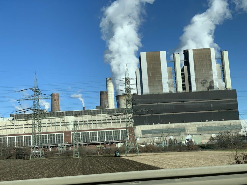 Das RWE Braunkohlekraftwerk hat einen CO2-Ausstoß von 18,1 Mio. Tonnen (im Jahr 2015). Foto: Sven Oliver Rüsche
