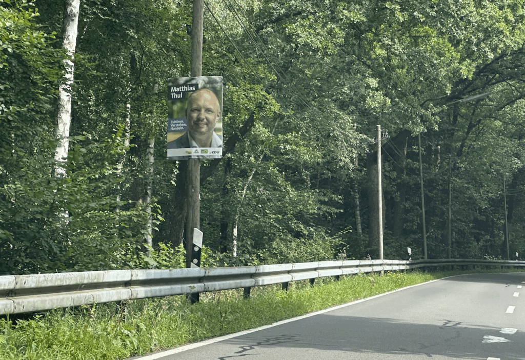 Wahlplakat Bürgermeister Matthias Thul - außerhalb geschlossener Ortschaft. Verstoß gegen das Kommunalwahlrecht?!